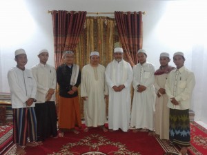 Ust. Chalidin bersama Tgk. Nuqman (Ayah) dan dewan guru